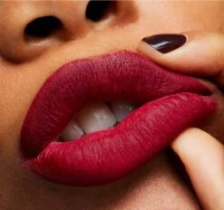 MAC Cosmetics Matte Lippenstift - D For Danger -Lip Make Up Winkel 1200x1125 2