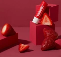 Labello Lippenbalsem Fruity Shine Strawberry Blister (5.5ml) 7 Labello Lippenbalsem Fruity Shine Strawberry Blister (5.5ml) -Lip Make Up Winkel 1200x1128 1