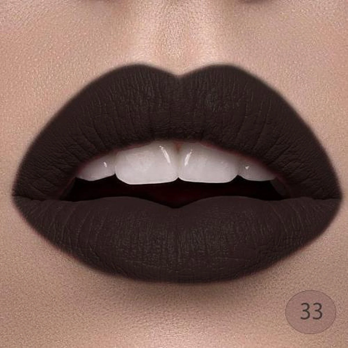 VELVET MATTE LIPSTICK 33 ZWART 1 VELVET MATTE LIPSTICK 33 ZWART