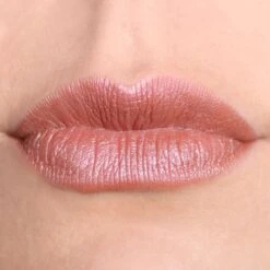Blèzi® Lip Fix 05 Vivid Nude - Lipstick - Lippenstift Langhoudend - Nude Roze Bruin -Lip Make Up Winkel 1200x1200 373