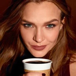 Maybelline SuperStay Matte Ink Lipstick - 260 Hazelnut Hypnotizer - Nude Lippenstift - 5 Ml -Lip Make Up Winkel 1200x1200 725