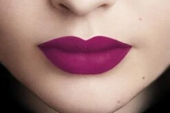 L'Oréal Paris Rouge Signature Lippenstift - 104 I Rebel - Paars - Matte Vloeibare Lipstick -Lip Make Up Winkel 1200x799 2