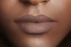 L'Oréal Paris Rouge Signature Lippenstift - 117 I Stand - Nude - Matte Vloeibare Lipstick -Lip Make Up Winkel 1200x800 22