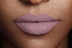 L’Oréal Paris Make-Up Designer Les Chocolats Lipstick - 842 Candy Man - Paars - Ultra Matte Lippenstift Met Chocoladegeur - 7,6 Ml -Lip Make Up Winkel 1200x801