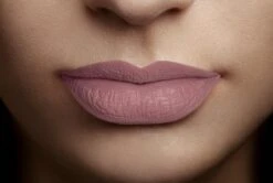 L’Oréal Paris Make-Up Designer Les Chocolats Lipstick - 842 Candy Man - Paars - Ultra Matte Lippenstift Met Chocoladegeur - 7,6 Ml -Lip Make Up Winkel 1200x807