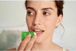 Weleda Skin Food Lip Balm -Lip Make Up Winkel 1200x810