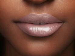 L'Oréal Paris Color Riche Shine Lippenstift - 658 Topless -Lip Make Up Winkel 1200x900 6