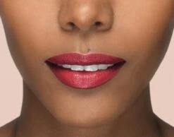 L'Oréal Paris X Isabel Marant Lippenstift - Limited Edition - 05 Pigalle Western - Rood 16 L'Oréal Paris X Isabel Marant Lippenstift - Limited Edition - 05 Pigalle Western - Rood -Lip Make Up Winkel 1200x941