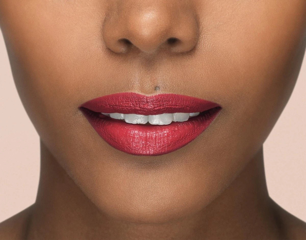 L'Oréal Paris X Isabel Marant Lippenstift - Limited Edition - 05 Pigalle Western - Rood 5 L'Oréal Paris X Isabel Marant Lippenstift - Limited Edition - 05 Pigalle Western - Rood - Afbeelding 5