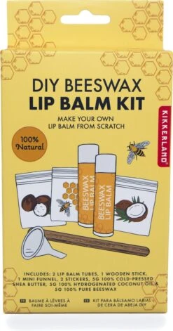 Kikkerland DIY Bijenwas Lip Balsem Kit - Maak Je Eigen Lippenbalsem - 100% Natuurlijk - Voor Twee Balsem Sticks -Lip Make Up Winkel 629x1200
