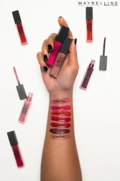 Maybelline Vivid Matte Liquid - 35 Rebel Red - Rood - Lippenstift -Lip Make Up Winkel 800x1200 2