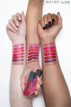 Maybelline Vivid Matte Liquid - 35 Rebel Red - Rood - Lippenstift -Lip Make Up Winkel 800x1200 3