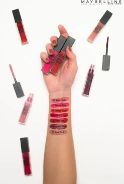 Maybelline Vivid Matte Liquid - 35 Rebel Red - Rood - Lippenstift -Lip Make Up Winkel 807x1200